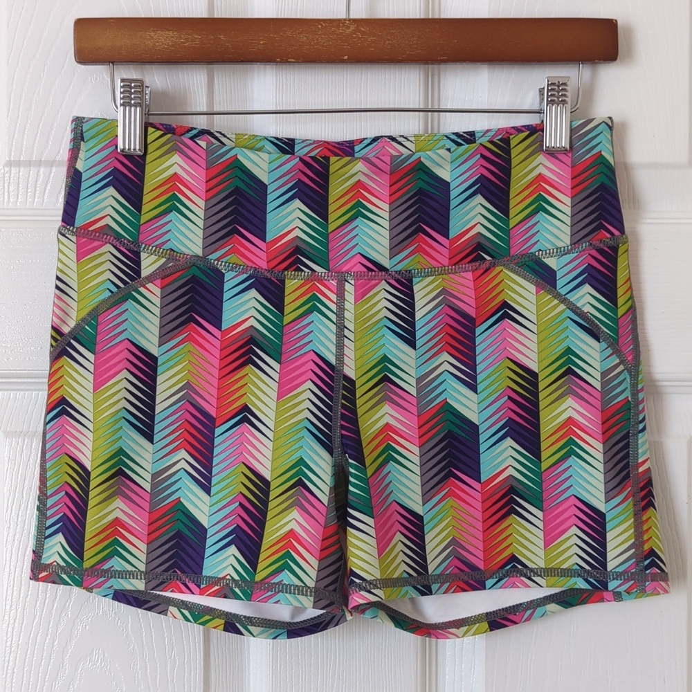 Fabletics Moro Colorful Chevron Printed Classic Mid Rise Athletic Hot Shorts S